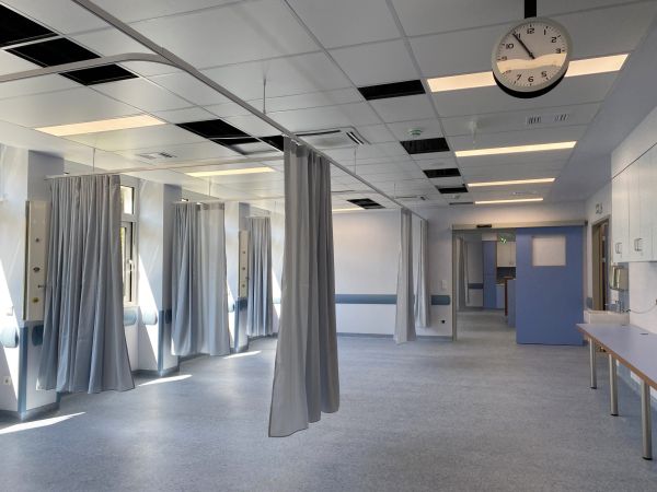 Προμήθεια και Τοποθέτηση Προστατευτικών Τοιχοποιίας Acrovyn, Συστήματος Κουρτινών Οπτικής Απομόνωσης Supertrak και Ποδόμακτρο εισόδου Pediluxe στο Τμήμα Επειγόντων Περιστατικών του Γ.Ν.Α. ΓΕΝΝΗΜΑΤΑΣ